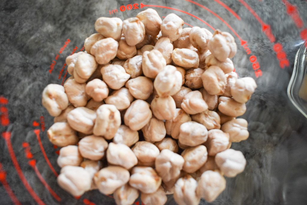 garlic hummus made with dried chickpeas